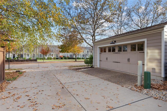 Building Photo - 3510 E Arpent St