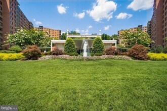 Building Photo - Wesley Heights Two Bedroom, Two Baths, Fur...