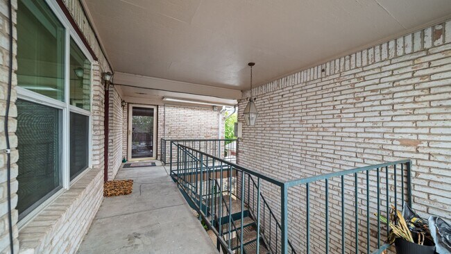 Building Photo - 421 Emerson St