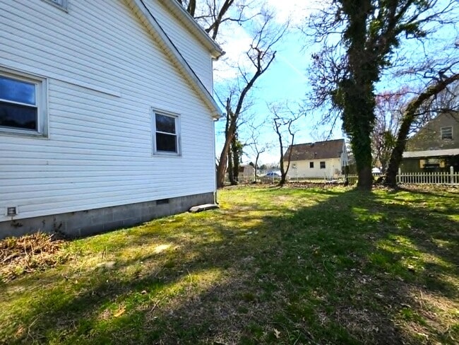 Building Photo - 406 Grove Pl