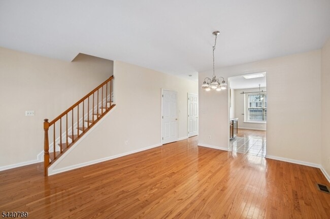 Building Photo - 533 Coventry Dr