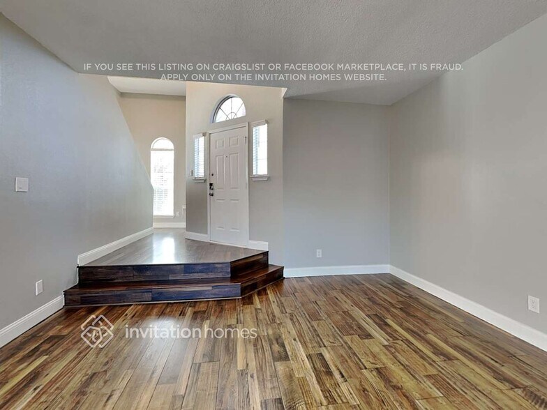 Building Photo - 7992 Roundtable Rd