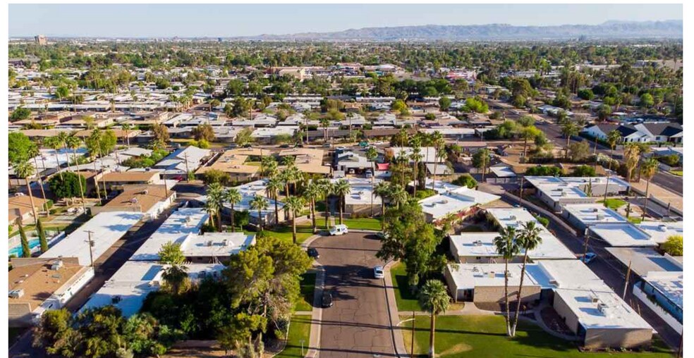 Building Photo - 4352 N 36th Plz