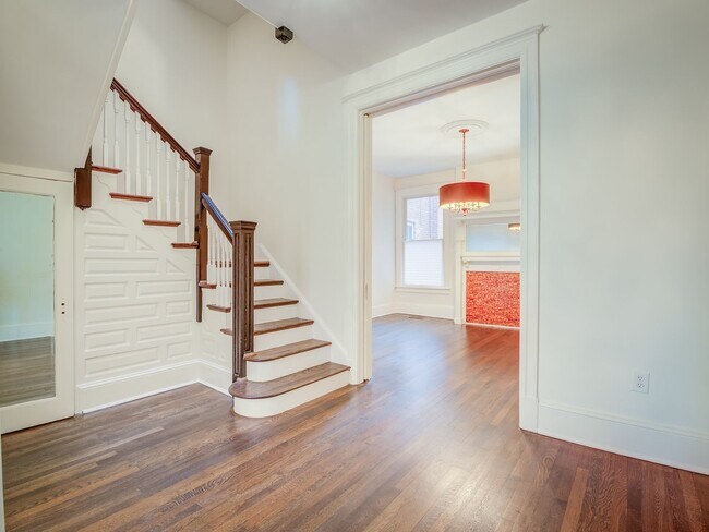 Building Photo - 1022 Park Rd NW