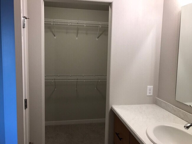 Building Photo - Valley View Townhomes
