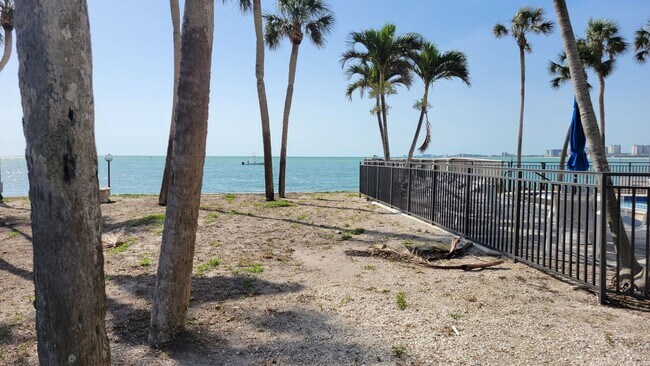 Building Photo - PENDING LEASE-Annual turnkey furnished  2/...