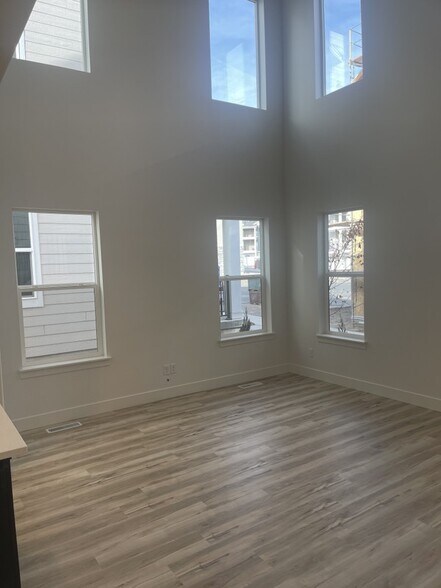Building Photo - 4002 W State St