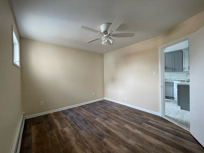 Building Photo - 17 E 52nd St