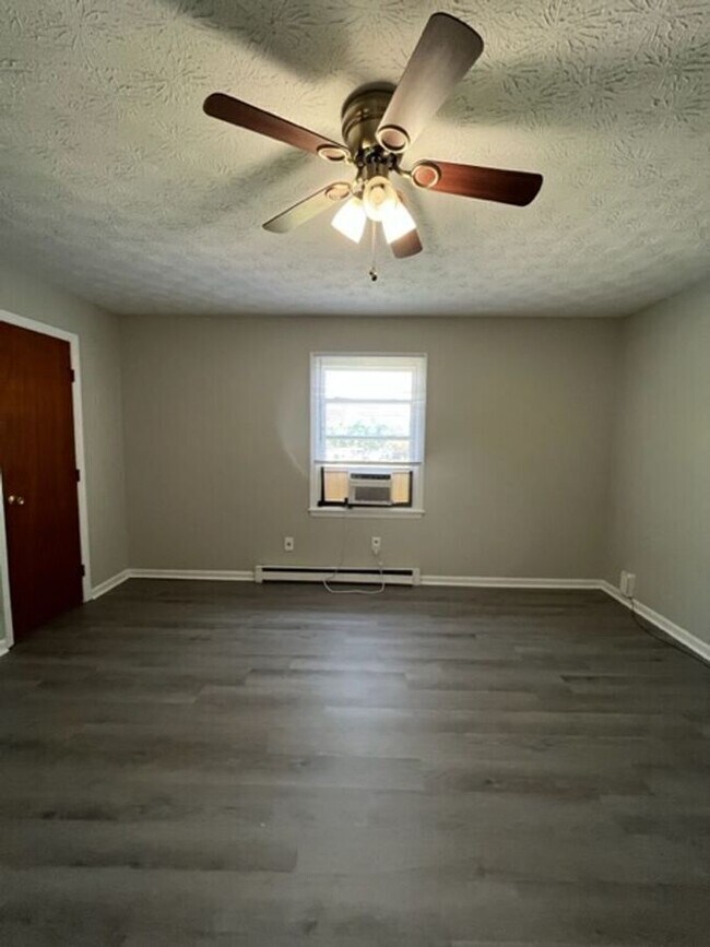 Building Photo - 314 Walters Ln