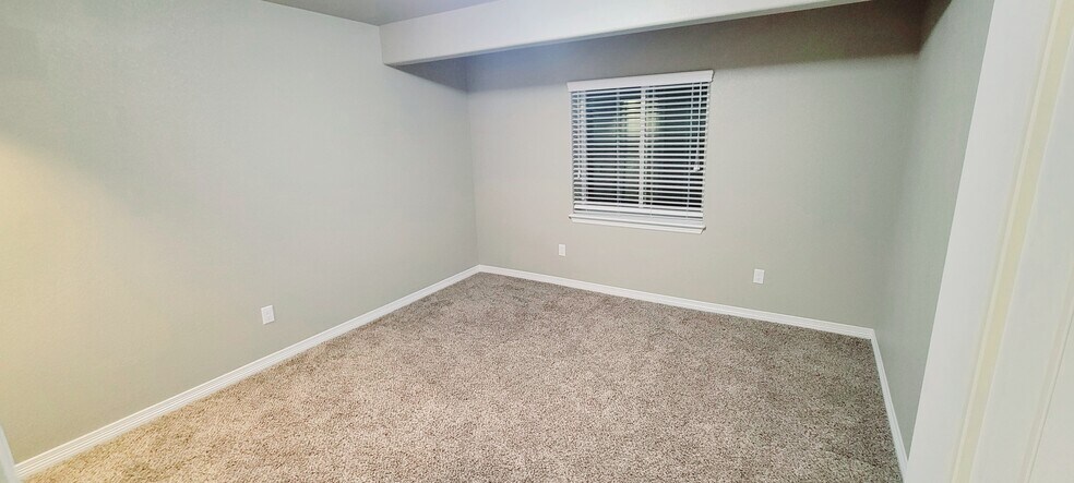 Building Photo - 6729 Kearsarge Dr