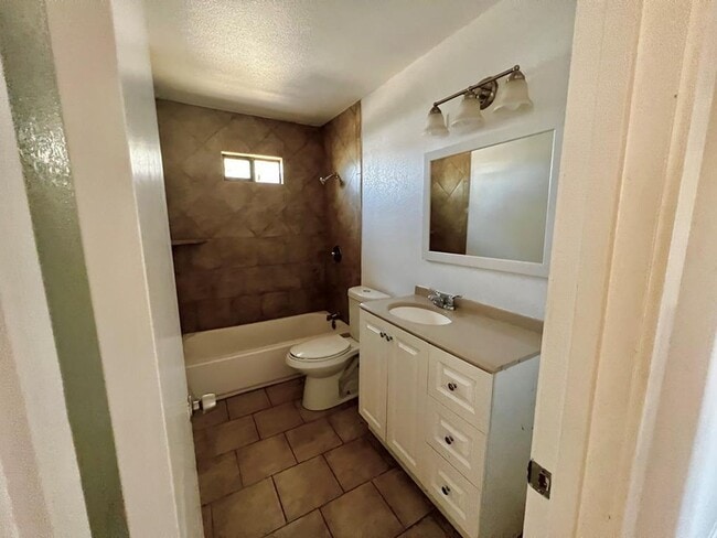 Building Photo - Close to everything