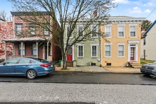 Building Photo - One bed, partially furnished, all utilities included