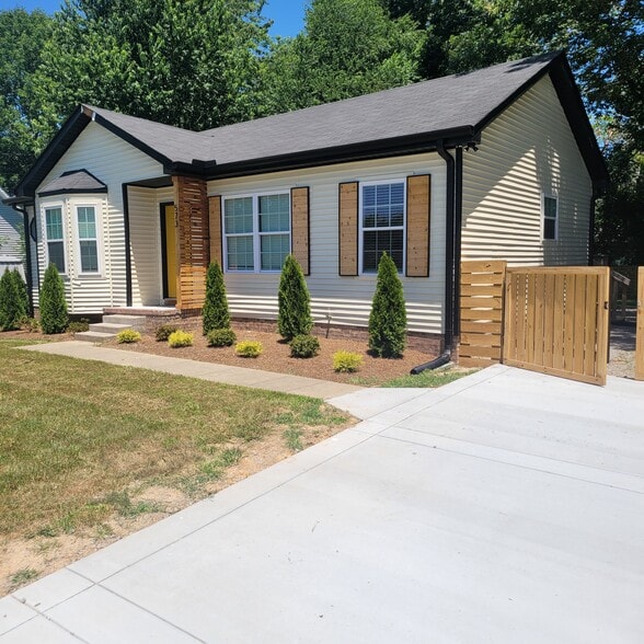 Building Photo - 573 Anita Dr