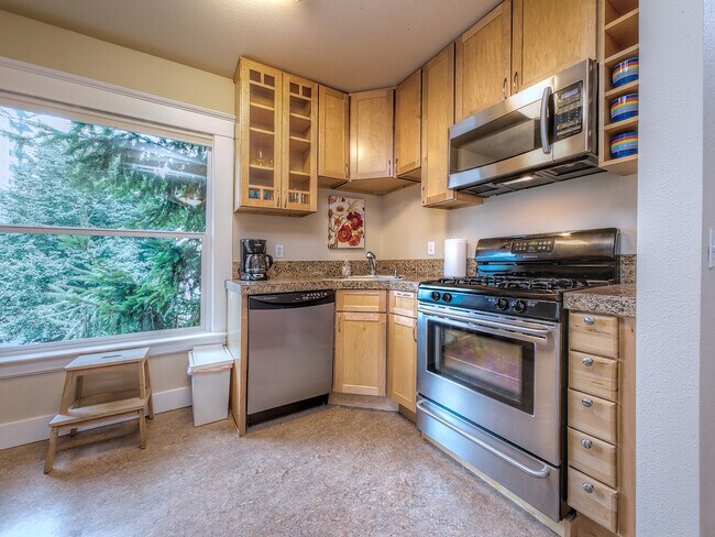 Building Photo - 1104 SW Columbia St