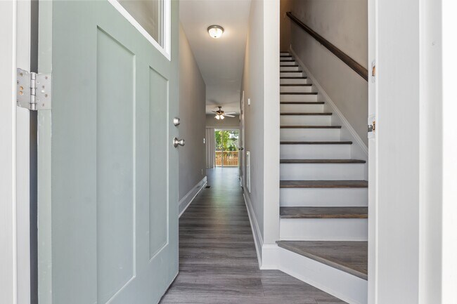 Building Photo - 860 Ducks Lndg