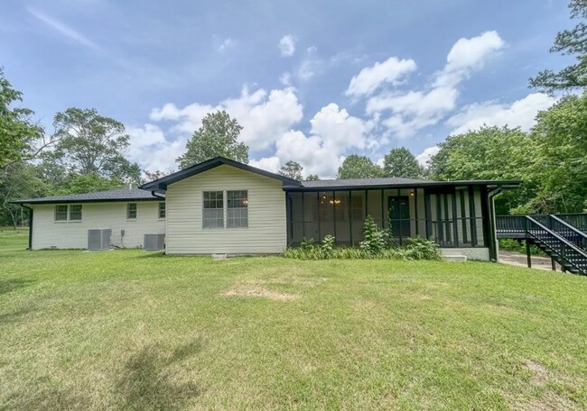 Building Photo - Now Leasing – Fully Renovated Home in Gunt...