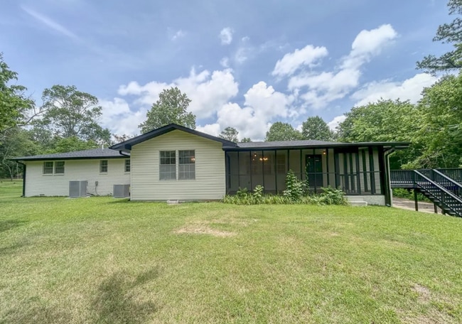 Building Photo - Now Leasing – Fully Renovated Home in Guntersville!