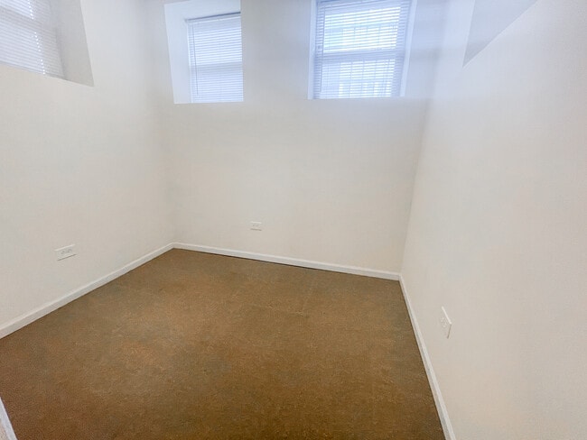 Building Photo - 3548 N Wolcott Ave