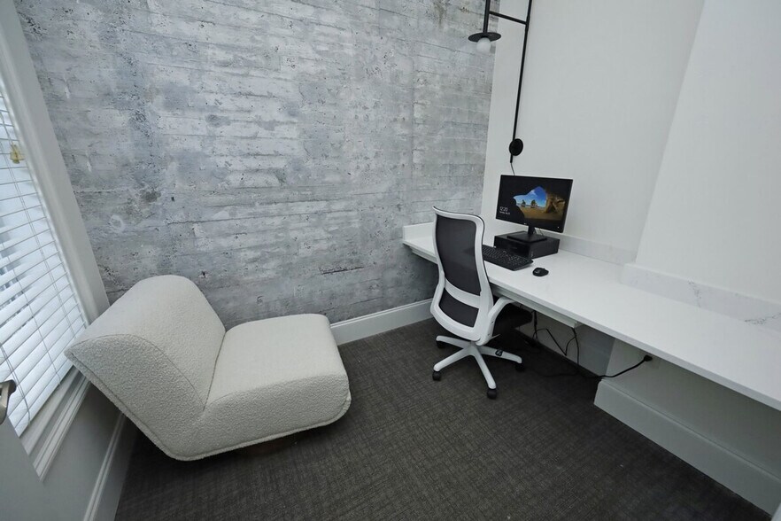 Building Photo - 2431 Brisbane Woods Way