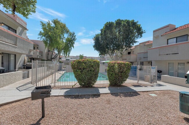 Building Photo - Charming 2-bedroom, 2.5-bathroom condo with a garage in Scottsdale, AZ