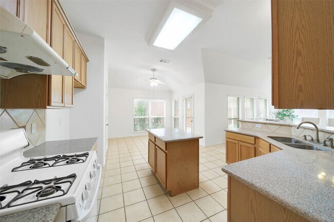 Building Photo - 21406 Hannover Pines Dr