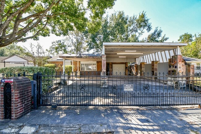 Building Photo - 6625 Underhill St