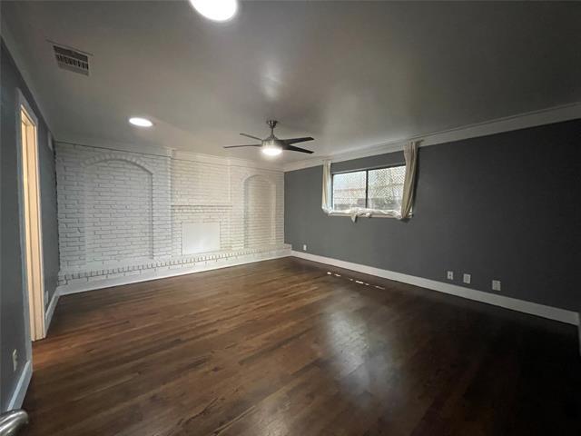 Building Photo - 2100 Twin Elms Dr