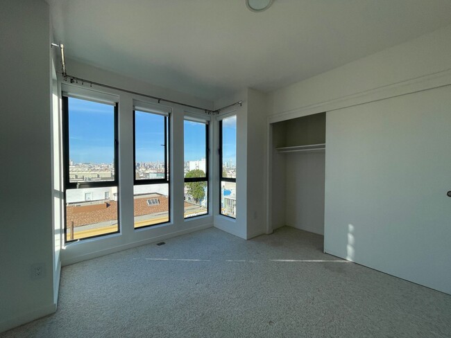 Building Photo - One Bedroom Available in Iconic Corner Bui...