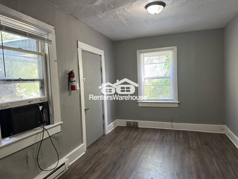 Building Photo - 732 19th St