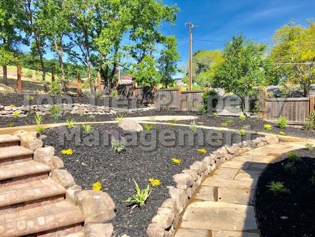 Building Photo - Very nice 4 Bed/3 Bath/2,145 Sqft House in West Danville available 6/15 for Lease!