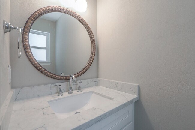 Building Photo - 730 Bison Dr