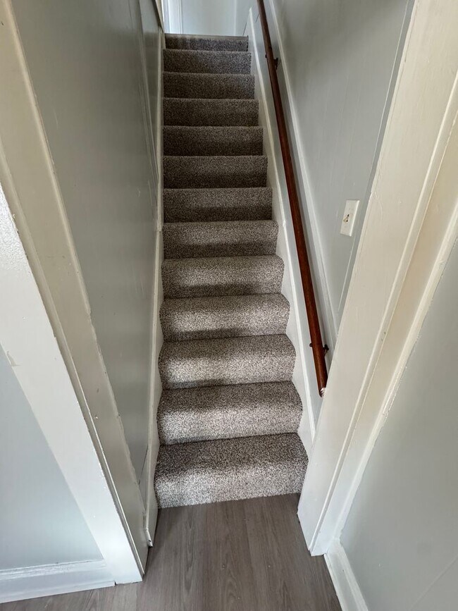 Building Photo - Interested in a two-bedroom house that includes a large garage. Please let us know