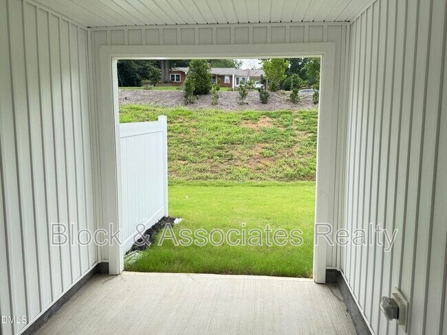 Building Photo - 1337 Rollman Farm Rd