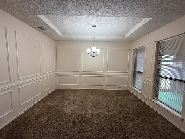 Building Photo - 816 Summit Dr