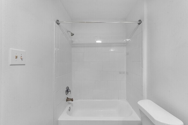 Building Photo - 9410 Rosehaven Dr