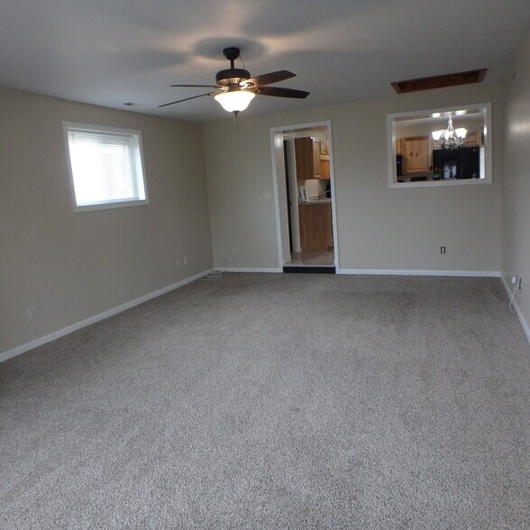 Building Photo - 218 Crosswell Ave