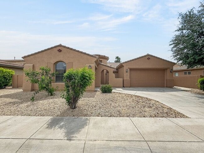 Building Photo - Spacious 3 car garage home at Paseo Trail!