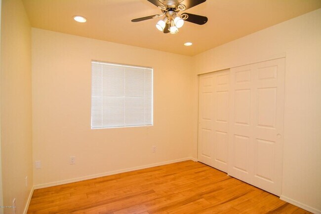 Building Photo - 3246 S Winona Cir