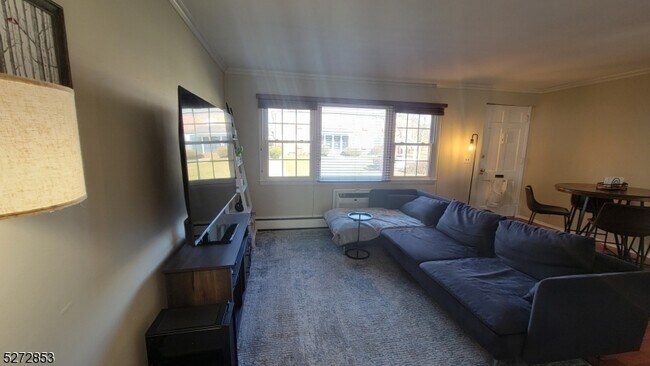 Building Photo - 309 Pitney Pl