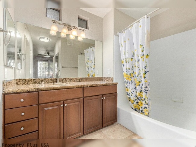 Building Photo - "Spacious 2-Bed, 2-Bath Condo Retreat in Scottsdale's Prime Location - 1,146 Sq Ft of Comfort!"
