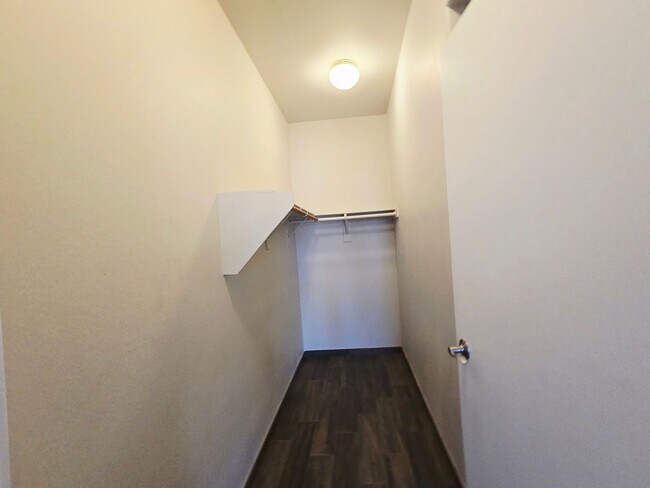 Building Photo - Gated Community Comfort – 2 Bed, 2 Bath Beauty