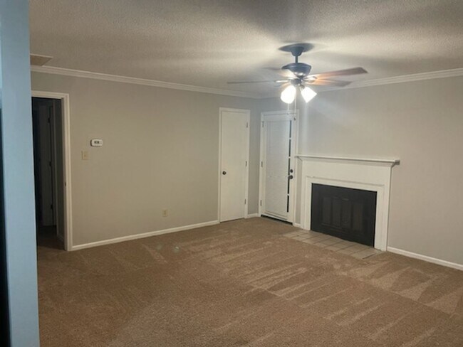 Building Photo - Charming 2br 1.5 near Downtown Cary! Available Now!