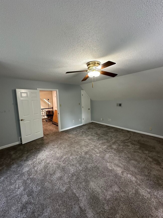 Building Photo - 9118 Fox Ridge Rd