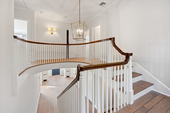 Building Photo - 9 Sherwood Ave