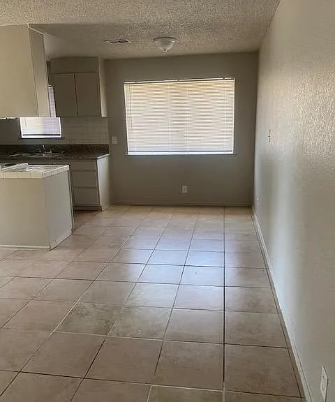 Building Photo - 2749 W Fairmont Ave