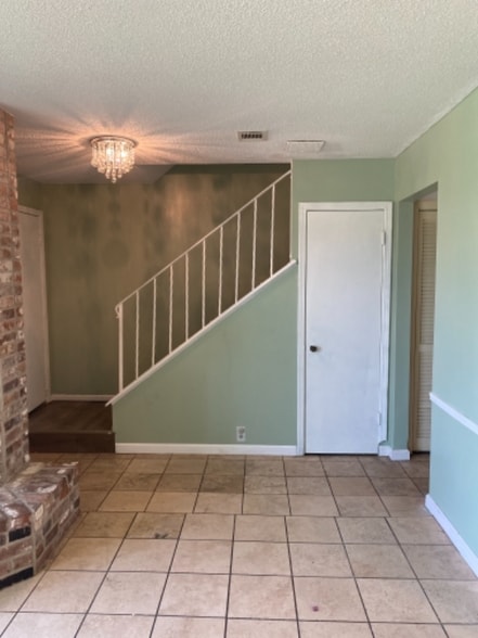 Building Photo - 4309 Woodland Dr