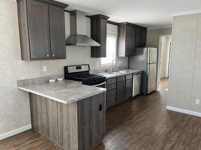 Primary Photo - 85 Nettie Ave