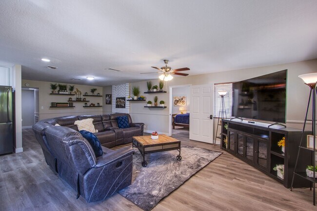 Building Photo - Spacious, Stylish, and Fully Furnished – L...