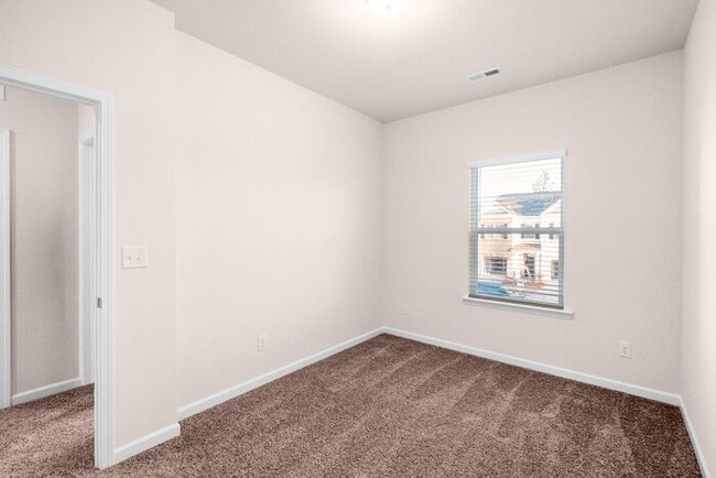 Building Photo - Beautiful Brand New 3 Bedroom 2.5 Bath Townhome in Hickory Glen!