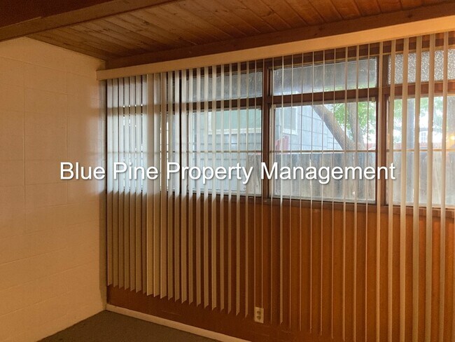 Building Photo - 390 W 14th St